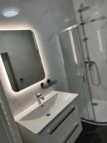 Gostilna In Apartmaji Zlati Lev - מריבור מראה חיצוני תמונה